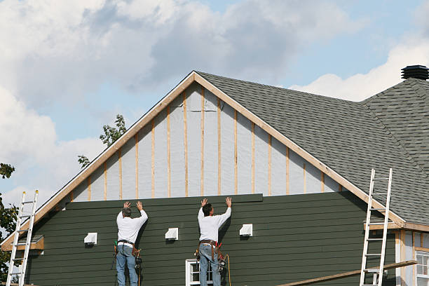 Professional Siding technician working in Olmsted Falls, OH